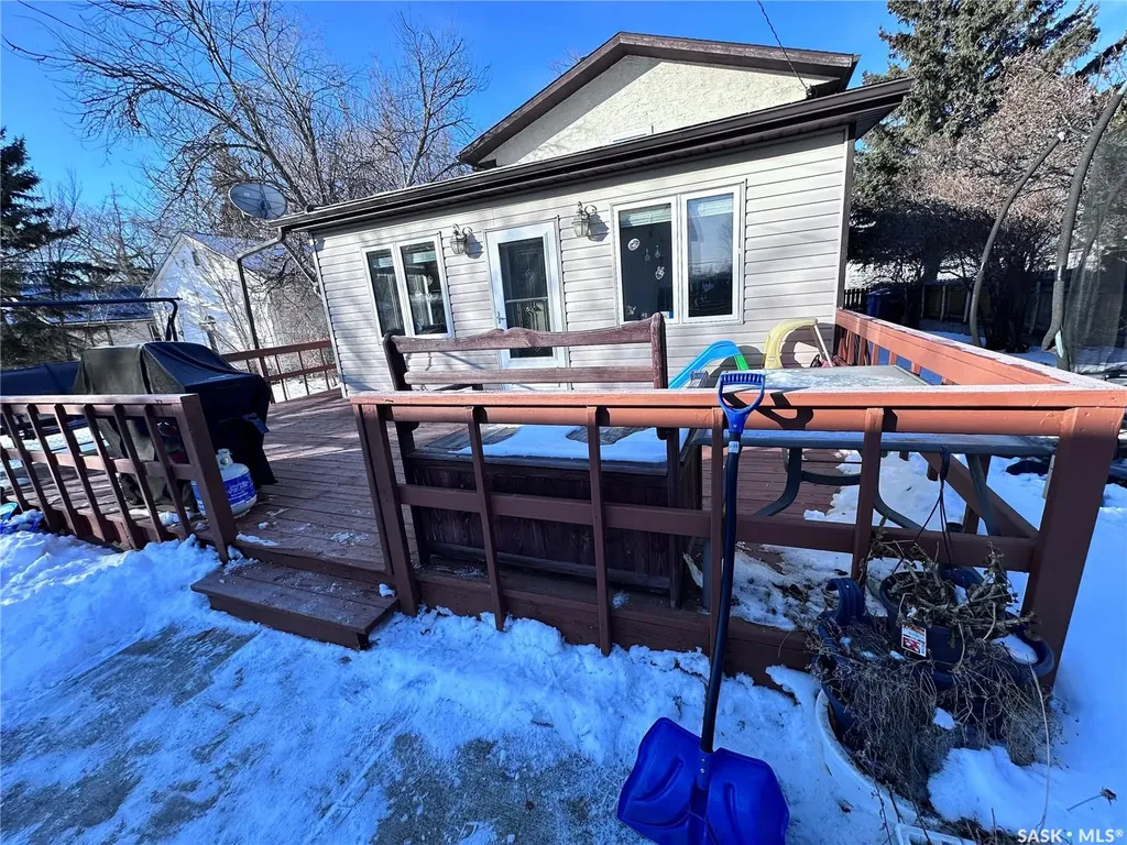 732 101st Street North Battleford SK S9A 0Z1