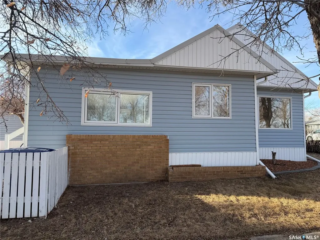 133 Railway Avenue Ponteix SK S0N 1Z0