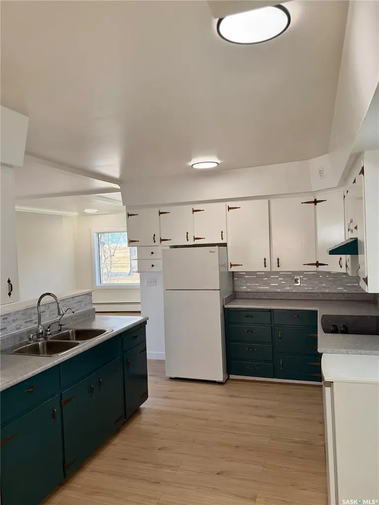 133 Railway Avenue Ponteix SK S0N 1Z0