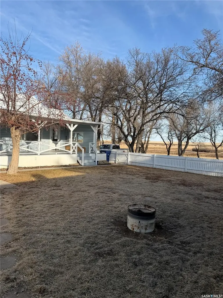 133 Railway Avenue Ponteix SK S0N 1Z0