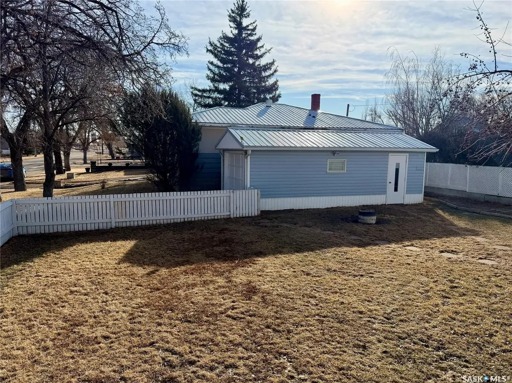 133 Railway Avenue Ponteix SK S0N 1Z0