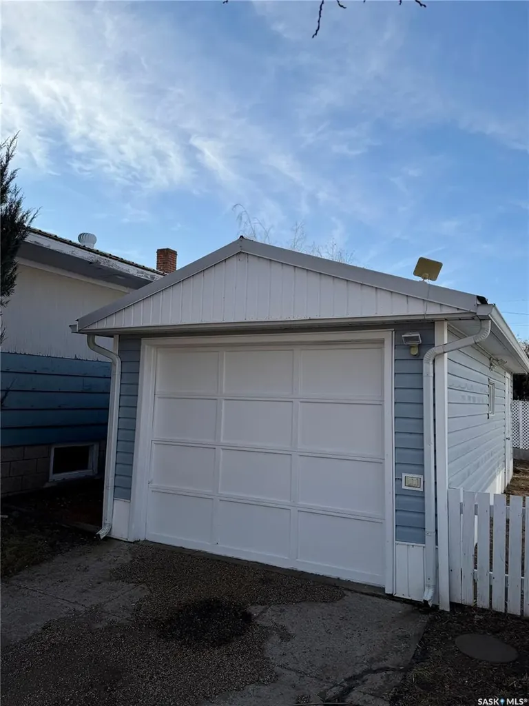 133 Railway Avenue Ponteix SK S0N 1Z0
