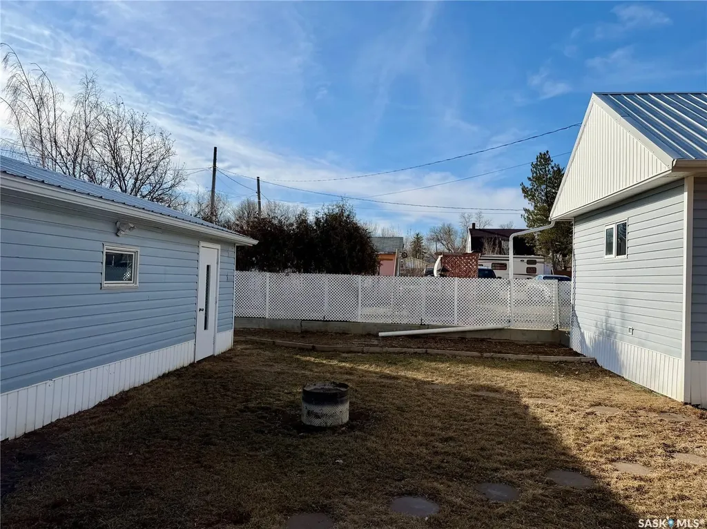 133 Railway Avenue Ponteix SK S0N 1Z0