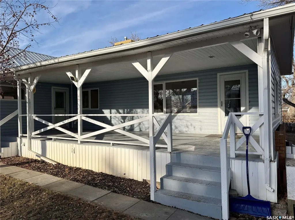 133 Railway Avenue Ponteix SK S0N 1Z0