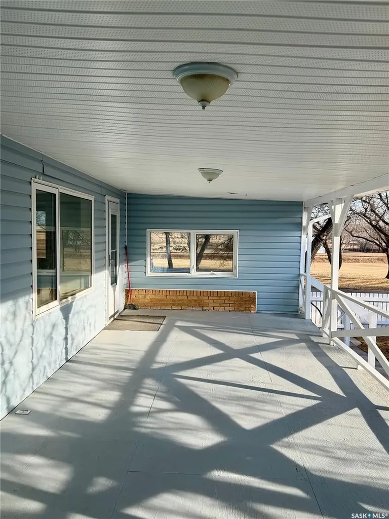 133 Railway Avenue Ponteix SK S0N 1Z0