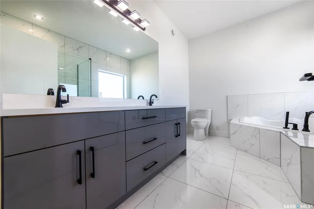 447 Woolf Bend Saskatoon SK S7W 1E6