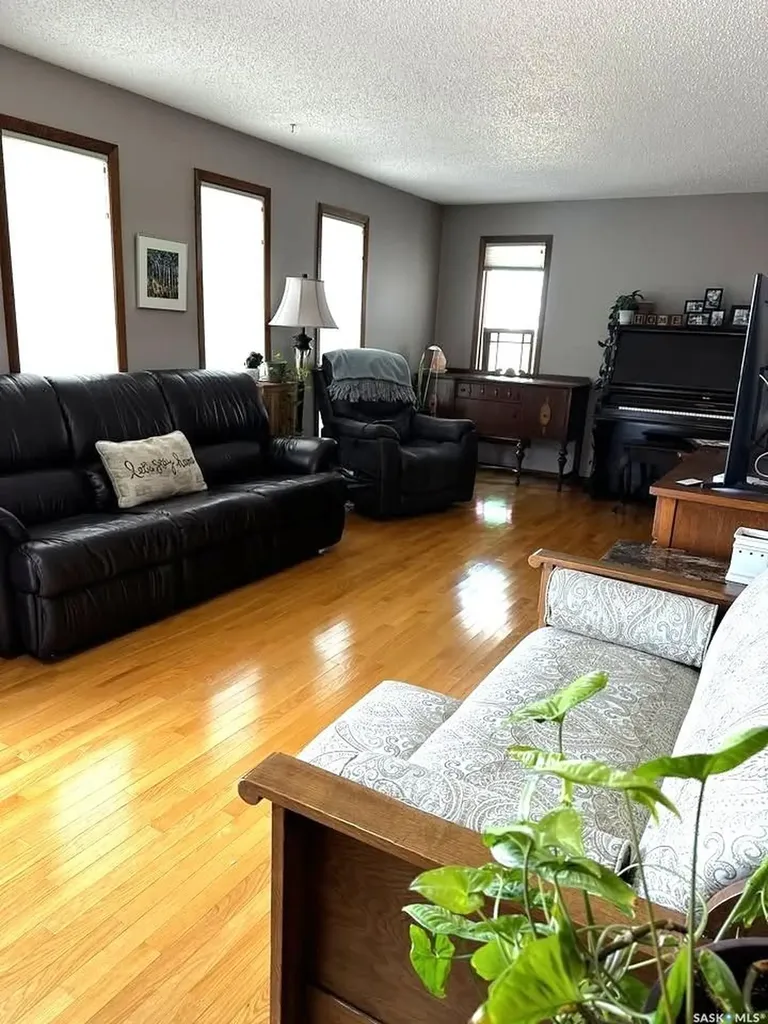 797 4th Street W Shaunavon SK S0N 2M0