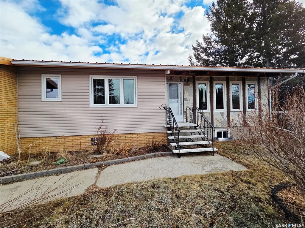 360 Eastview Place Burstall SK S0N 0H0