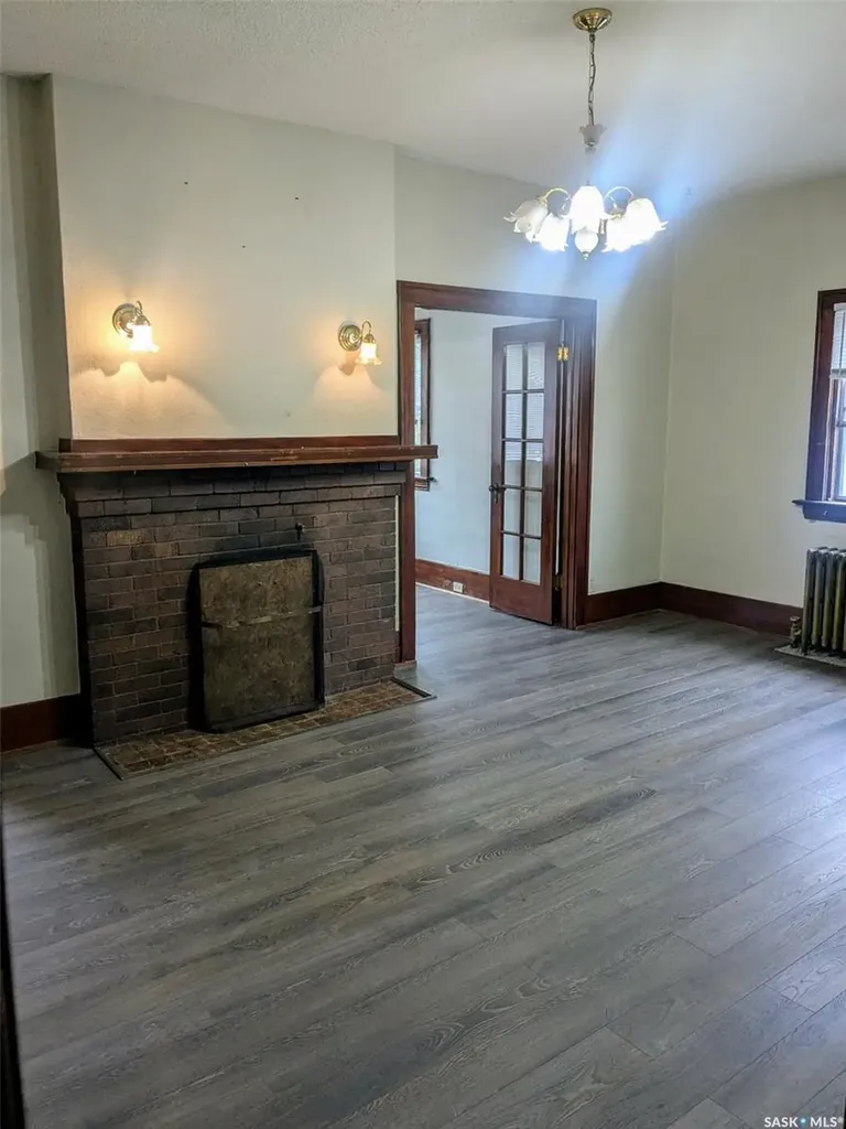 412 Iroquois Street W Moose Jaw SK S6H 5B3