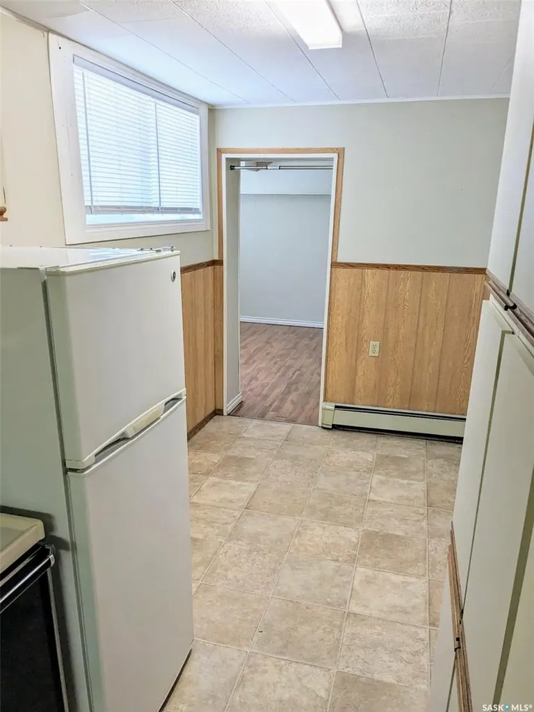 412 Iroquois Street W Moose Jaw SK S6H 5B3