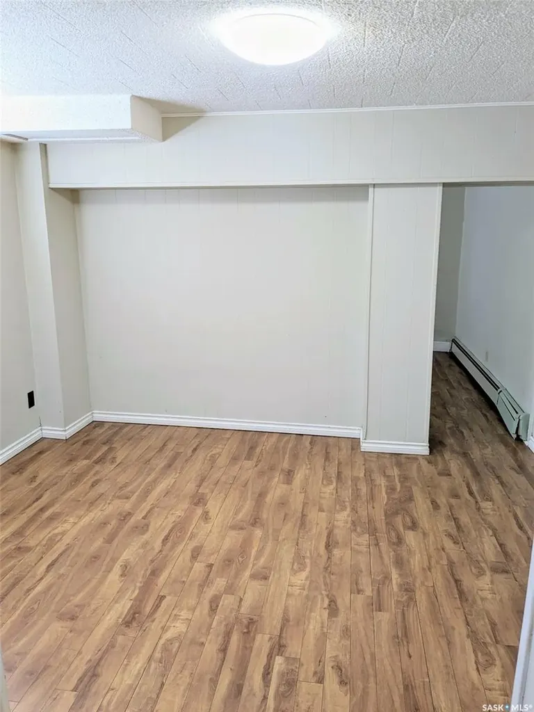 412 Iroquois Street W Moose Jaw SK S6H 5B3