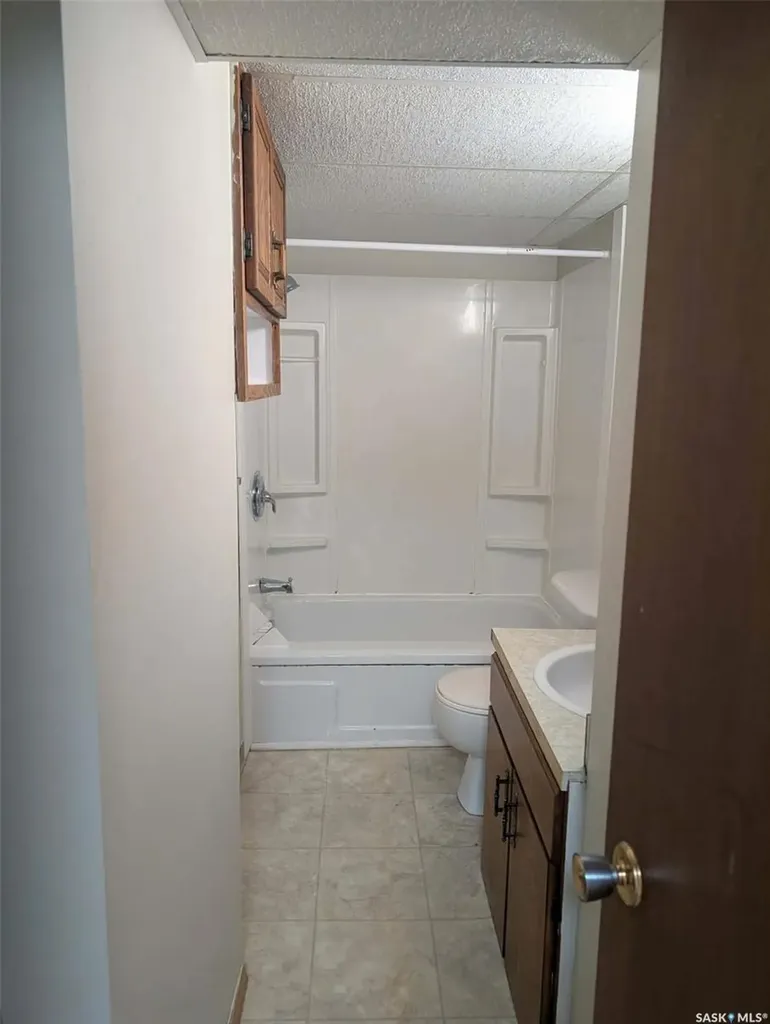 412 Iroquois Street W Moose Jaw SK S6H 5B3