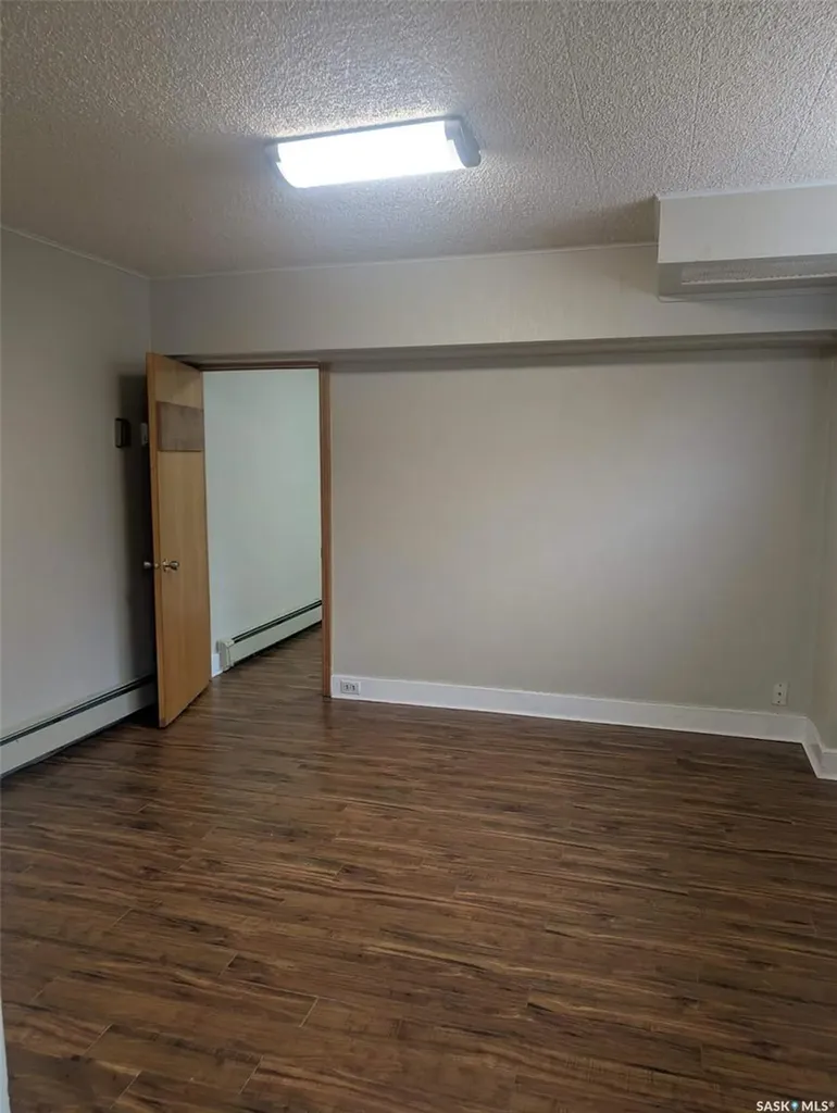 412 Iroquois Street W Moose Jaw SK S6H 5B3