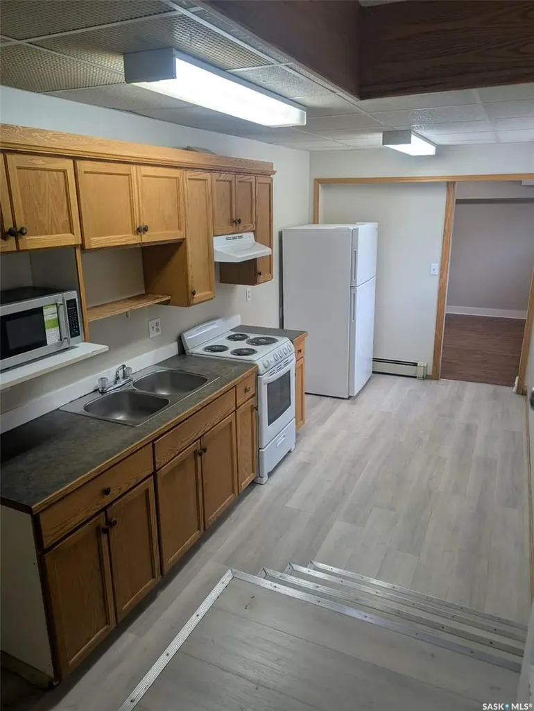 412 Iroquois Street W Moose Jaw SK S6H 5B3