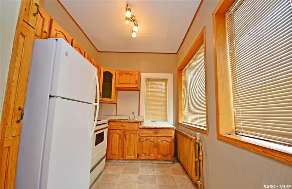 412 Iroquois Street W Moose Jaw SK S6H 5B3