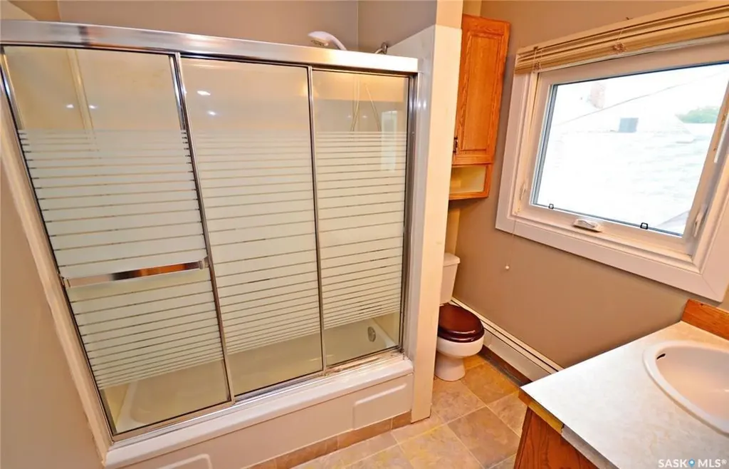 412 Iroquois Street W Moose Jaw SK S6H 5B3