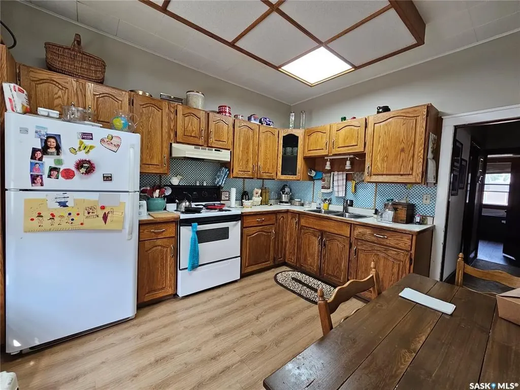 412 Iroquois Street W Moose Jaw SK S6H 5B3