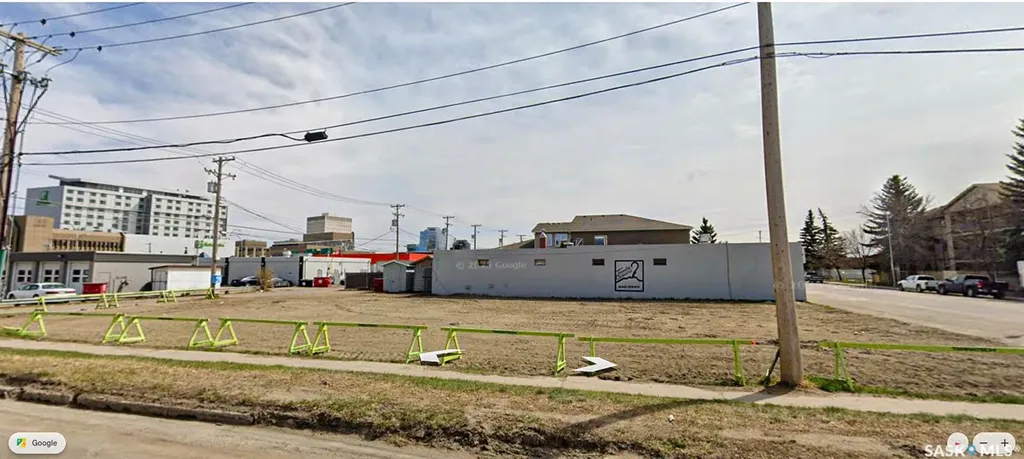 117 23rd Street W Saskatoon SK S7L 0Y8