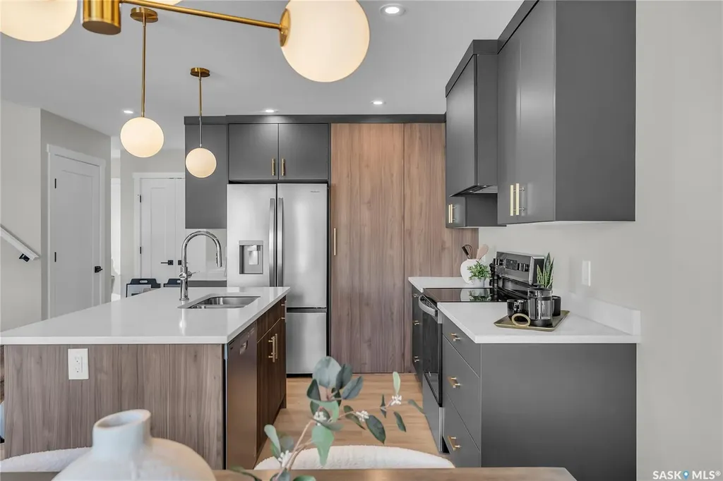 155 Mcfaull Way Saskatoon SK S7V 1Z9