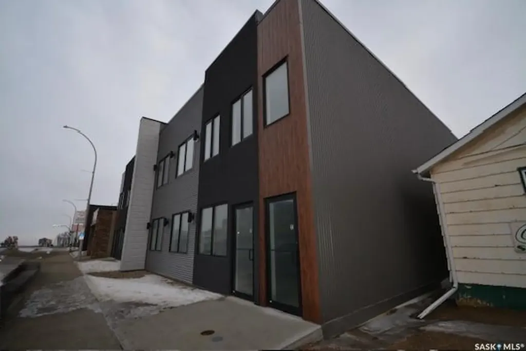 1143 Winnipeg Street Regina SK S4R 1J5