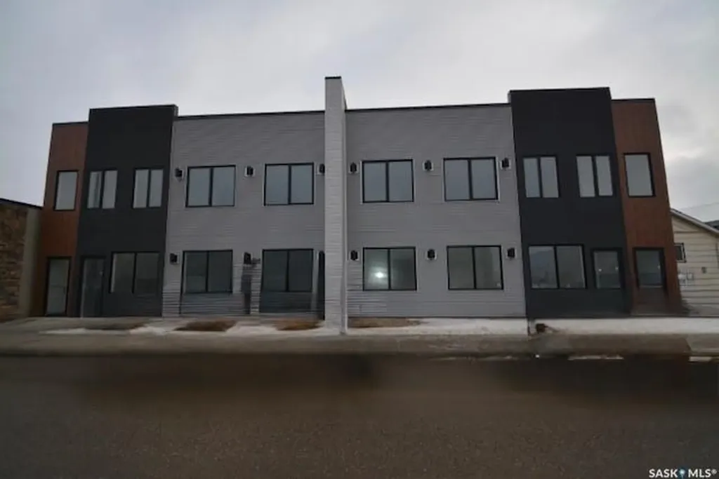 1143 Winnipeg Street Regina SK S4R 1J5