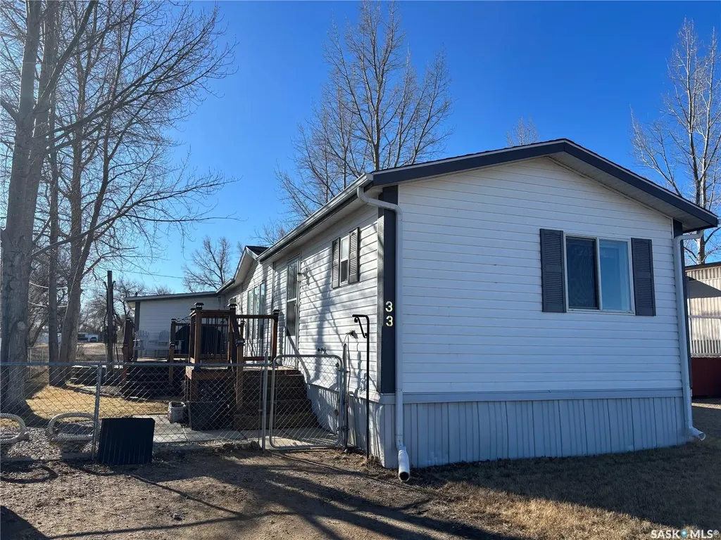 33 Cypress Mobile Home Park Maple Creek SK S0N 1N0