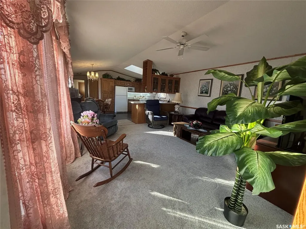 33 Cypress Mobile Home Park Maple Creek SK S0N 1N0
