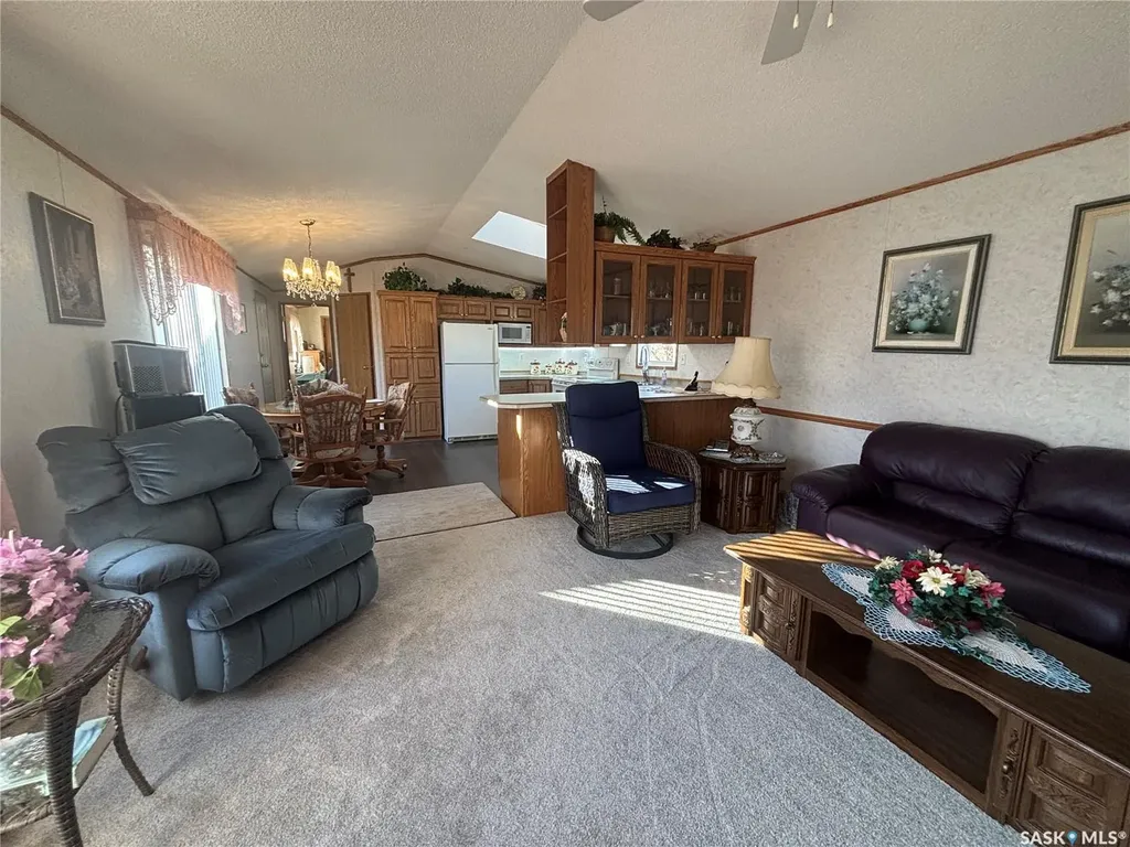 33 Cypress Mobile Home Park Maple Creek SK S0N 1N0