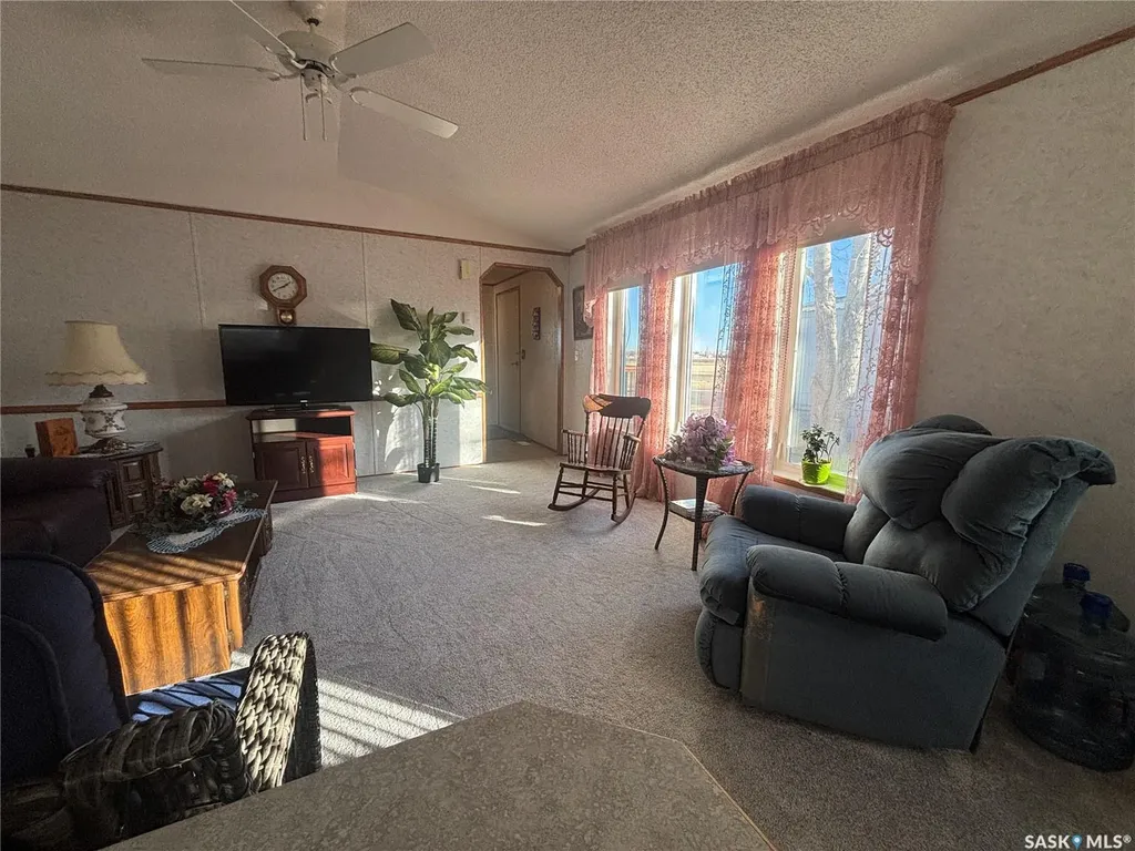 33 Cypress Mobile Home Park Maple Creek SK S0N 1N0