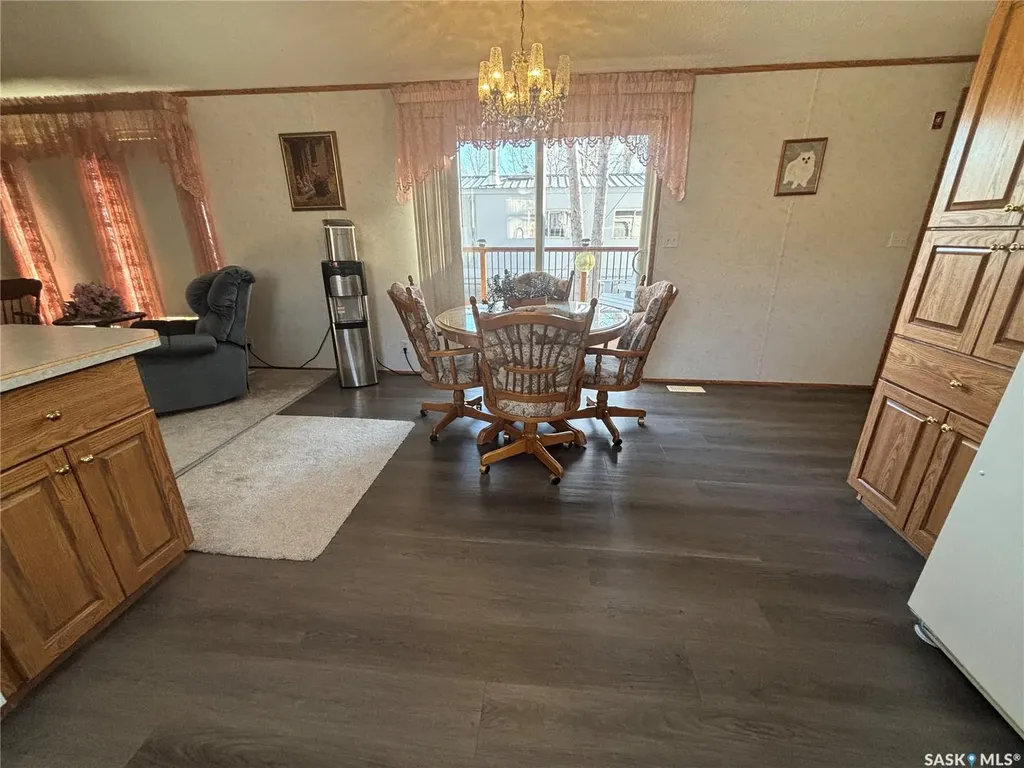 33 Cypress Mobile Home Park Maple Creek SK S0N 1N0