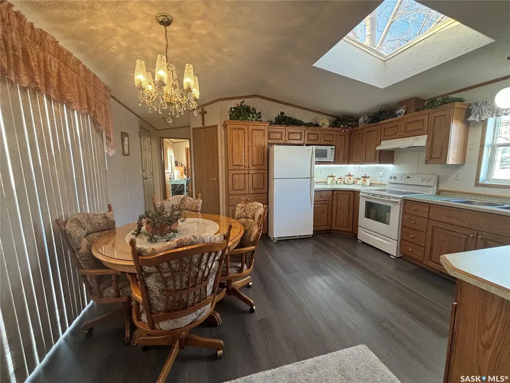 33 Cypress Mobile Home Park Maple Creek SK S0N 1N0