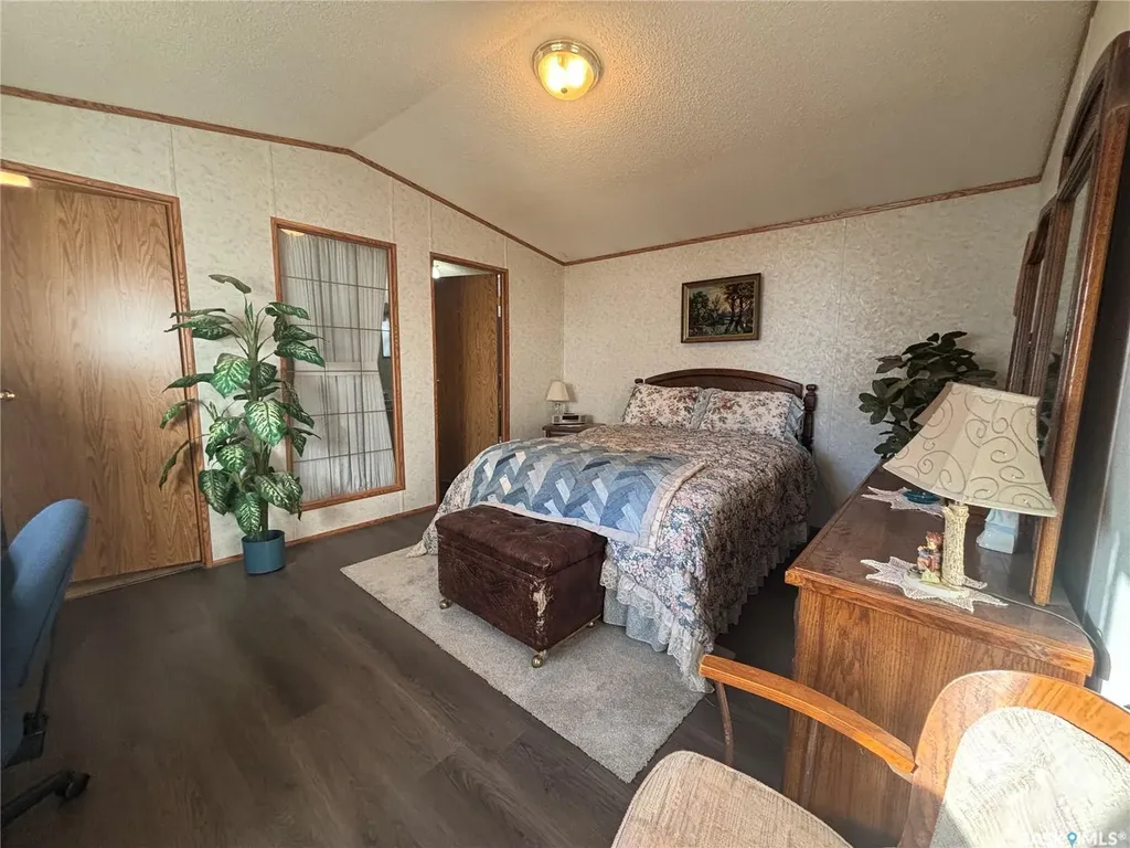 33 Cypress Mobile Home Park Maple Creek SK S0N 1N0