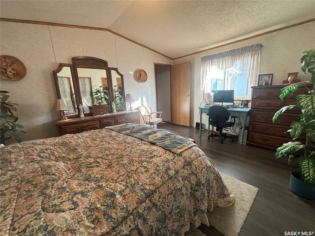 33 Cypress Mobile Home Park Maple Creek SK S0N 1N0