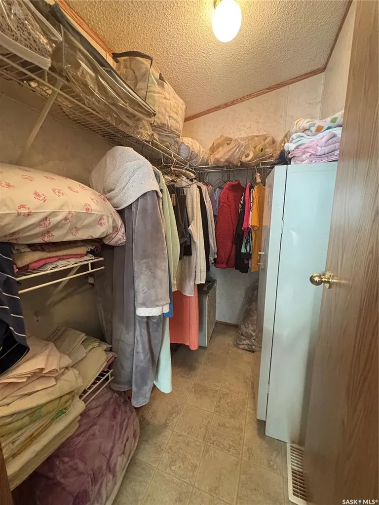 33 Cypress Mobile Home Park Maple Creek SK S0N 1N0