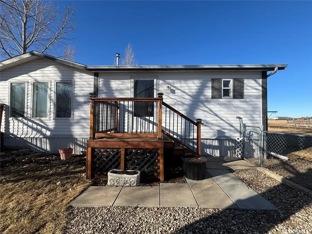 33 Cypress Mobile Home Park Maple Creek SK S0N 1N0