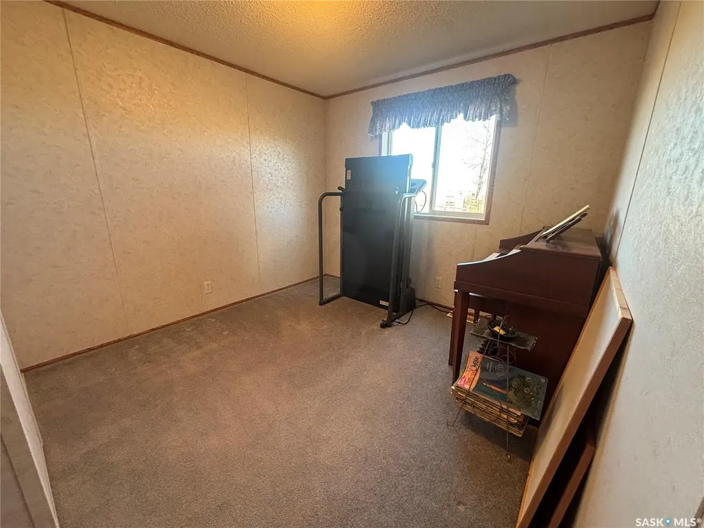 33 Cypress Mobile Home Park Maple Creek SK S0N 1N0