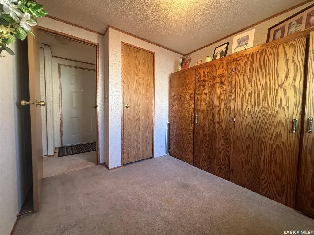 33 Cypress Mobile Home Park Maple Creek SK S0N 1N0