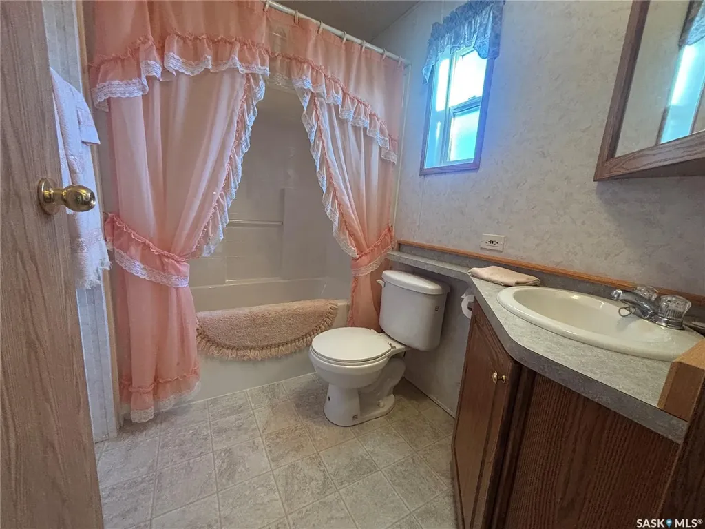 33 Cypress Mobile Home Park Maple Creek SK S0N 1N0
