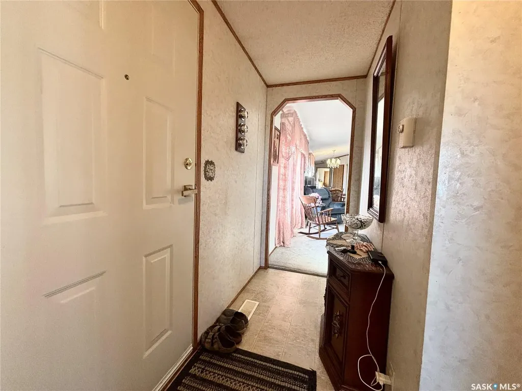 33 Cypress Mobile Home Park Maple Creek SK S0N 1N0