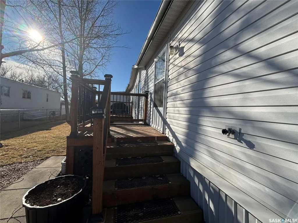 33 Cypress Mobile Home Park Maple Creek SK S0N 1N0
