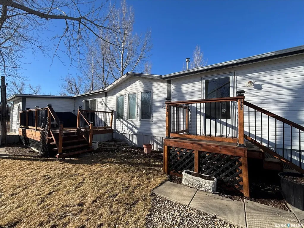 33 Cypress Mobile Home Park Maple Creek SK S0N 1N0