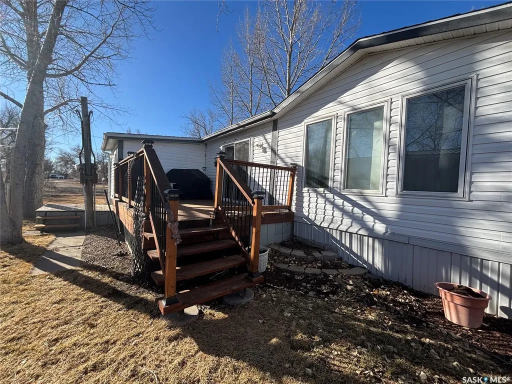 33 Cypress Mobile Home Park Maple Creek SK S0N 1N0