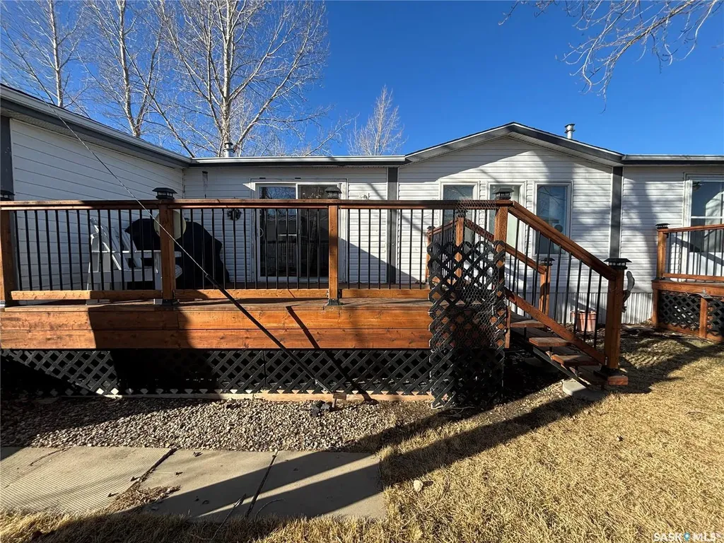 33 Cypress Mobile Home Park Maple Creek SK S0N 1N0