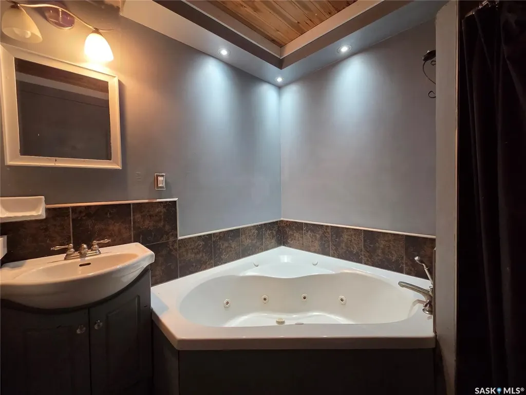 2011 Main Street Edam SK S0M 0V0