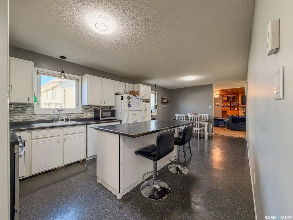 405 5th Street E Shaunavon SK S0N 2M0