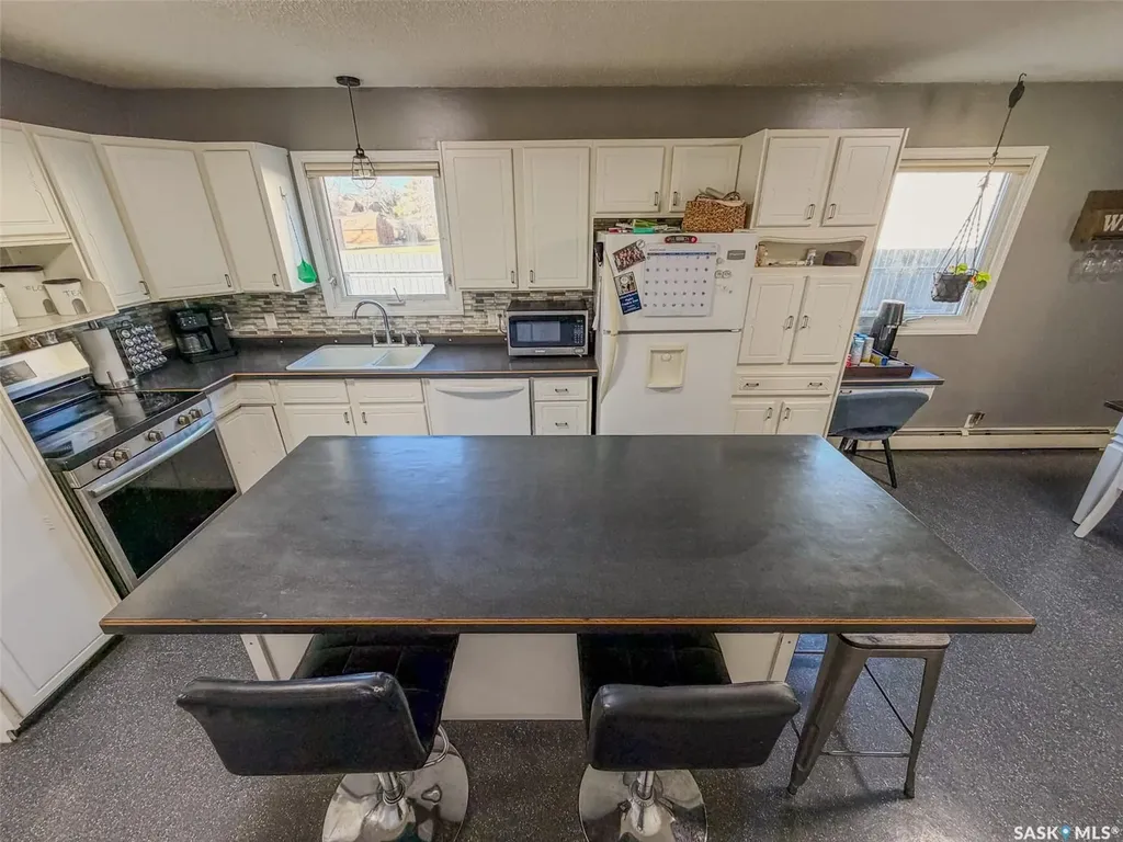 405 5th Street E Shaunavon SK S0N 2M0