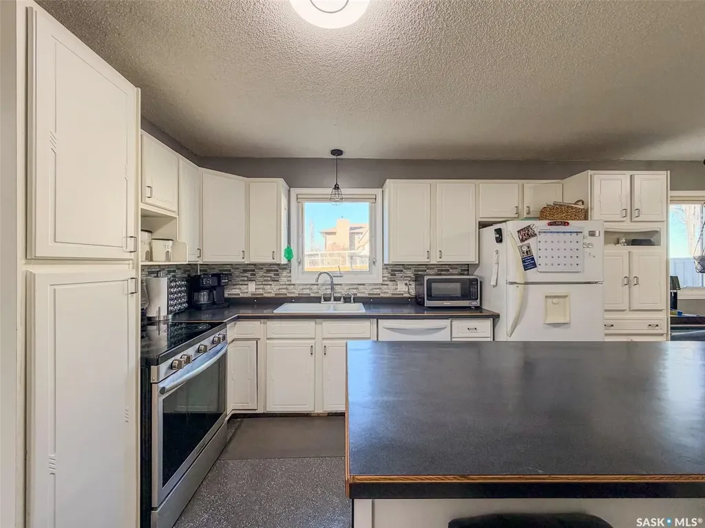 405 5th Street E Shaunavon SK S0N 2M0