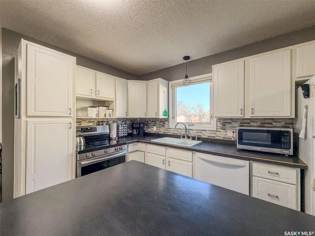405 5th Street E Shaunavon SK S0N 2M0