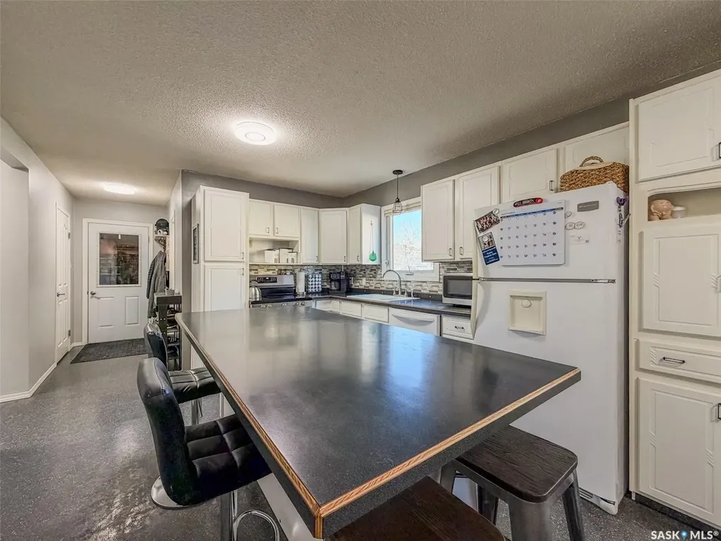 405 5th Street E Shaunavon SK S0N 2M0