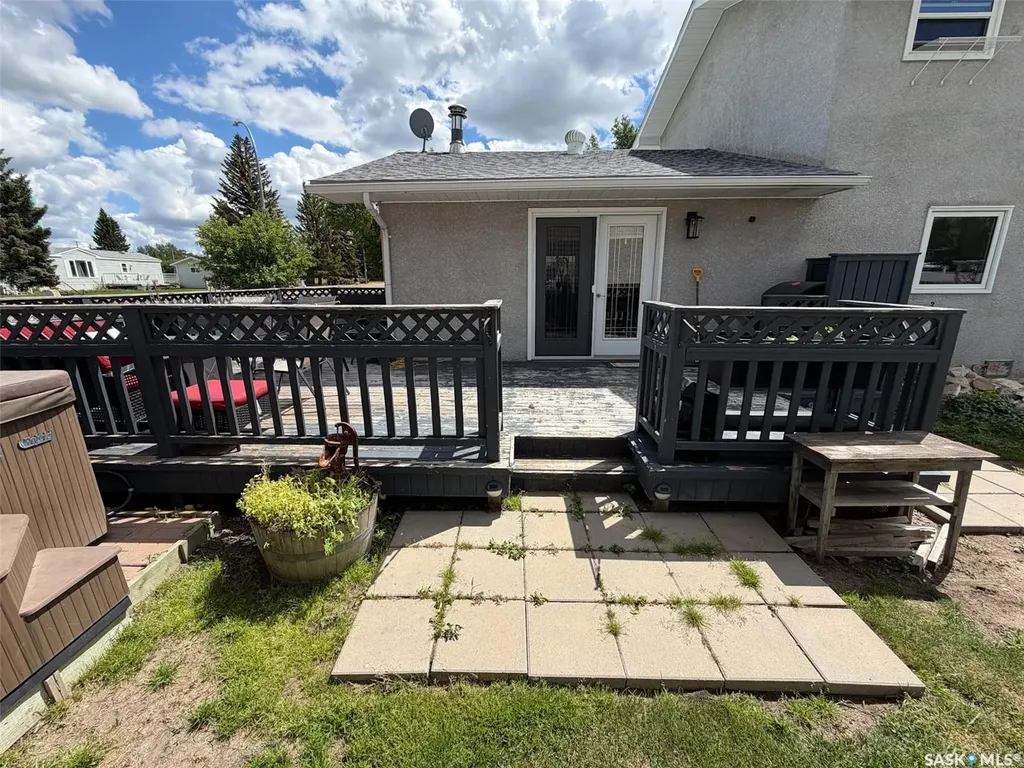 405 5th Street E Shaunavon SK S0N 2M0
